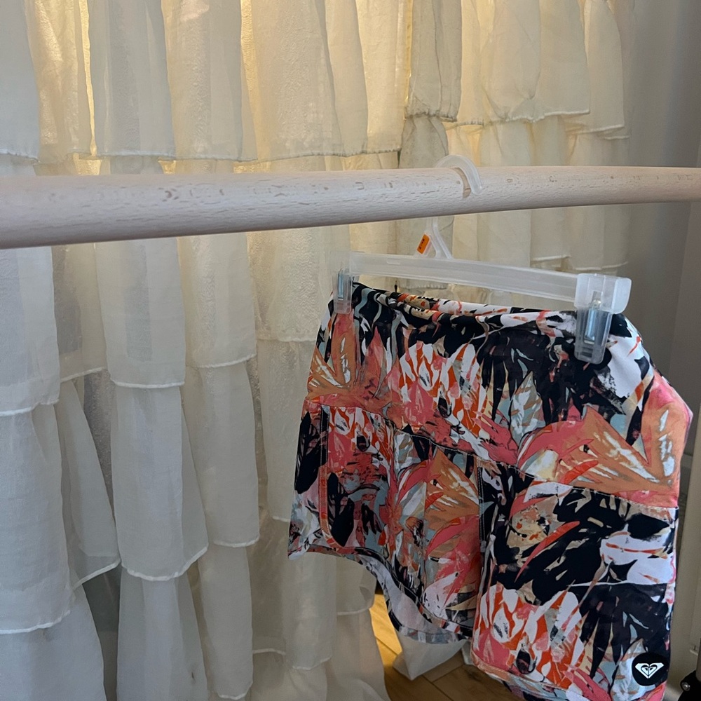 Roxy Women's Tropical Print Shorts - Black and Orange